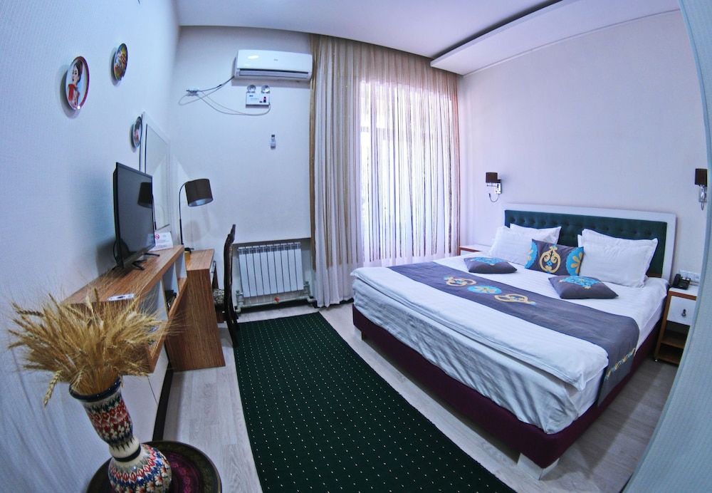 Rohat Hotel Comfort Room, 1 King Bed 2