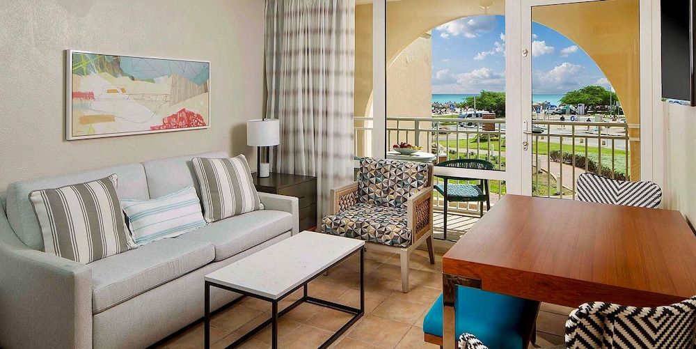 Suite, 1 King Bed with Sofa bed, Kitchen, Pool View