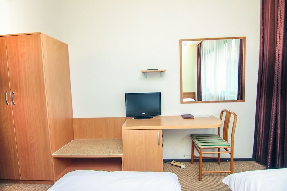 Hotel Grand Economy Twin Room, 2 Twin Beds, Non Smoking 6