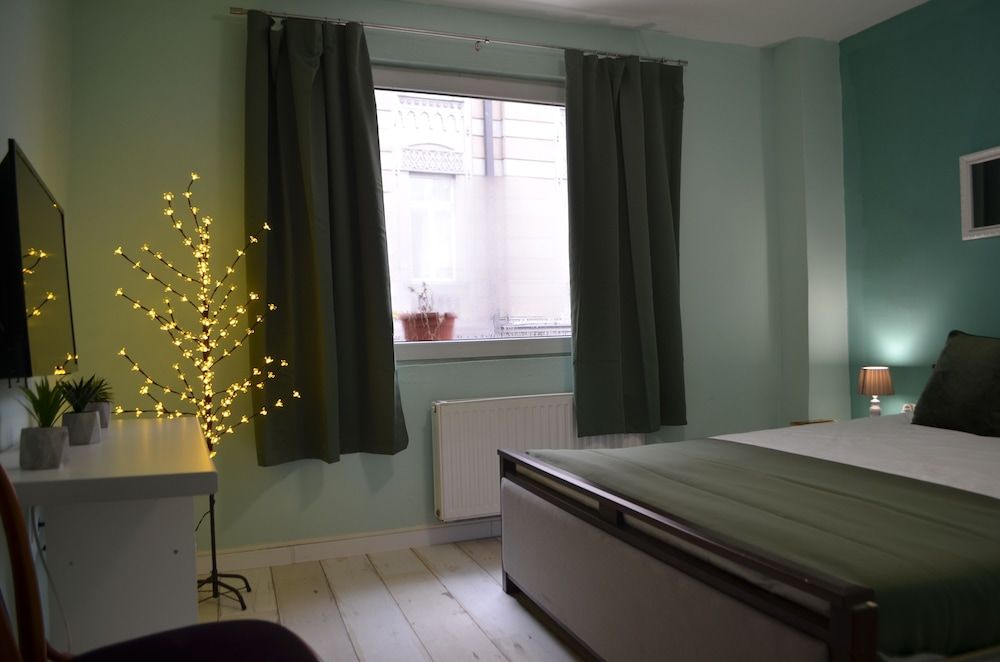 Queen Room