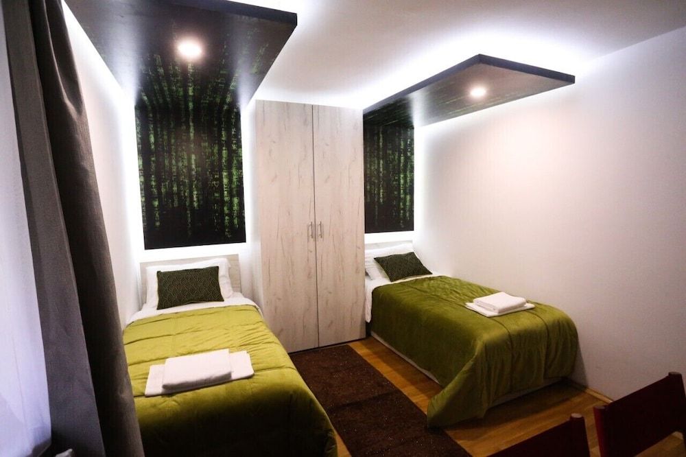 Studio, 2 Twin Beds
