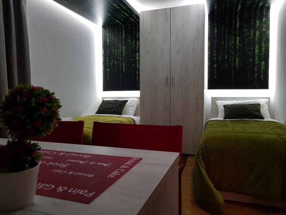 Studio, 2 Twin Beds