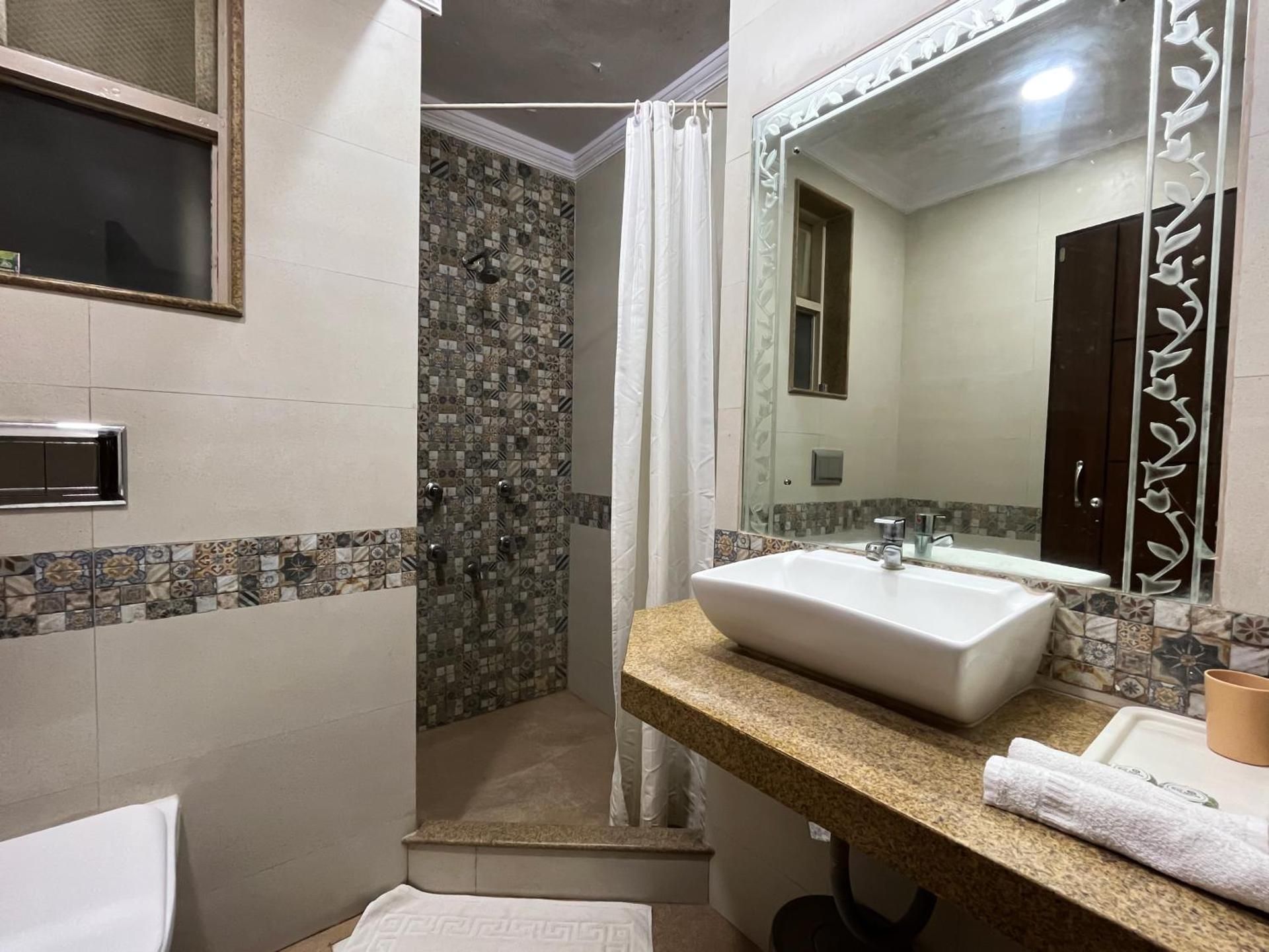 Hotel Sai leela - Shirdi Classic Room with Garden View 7