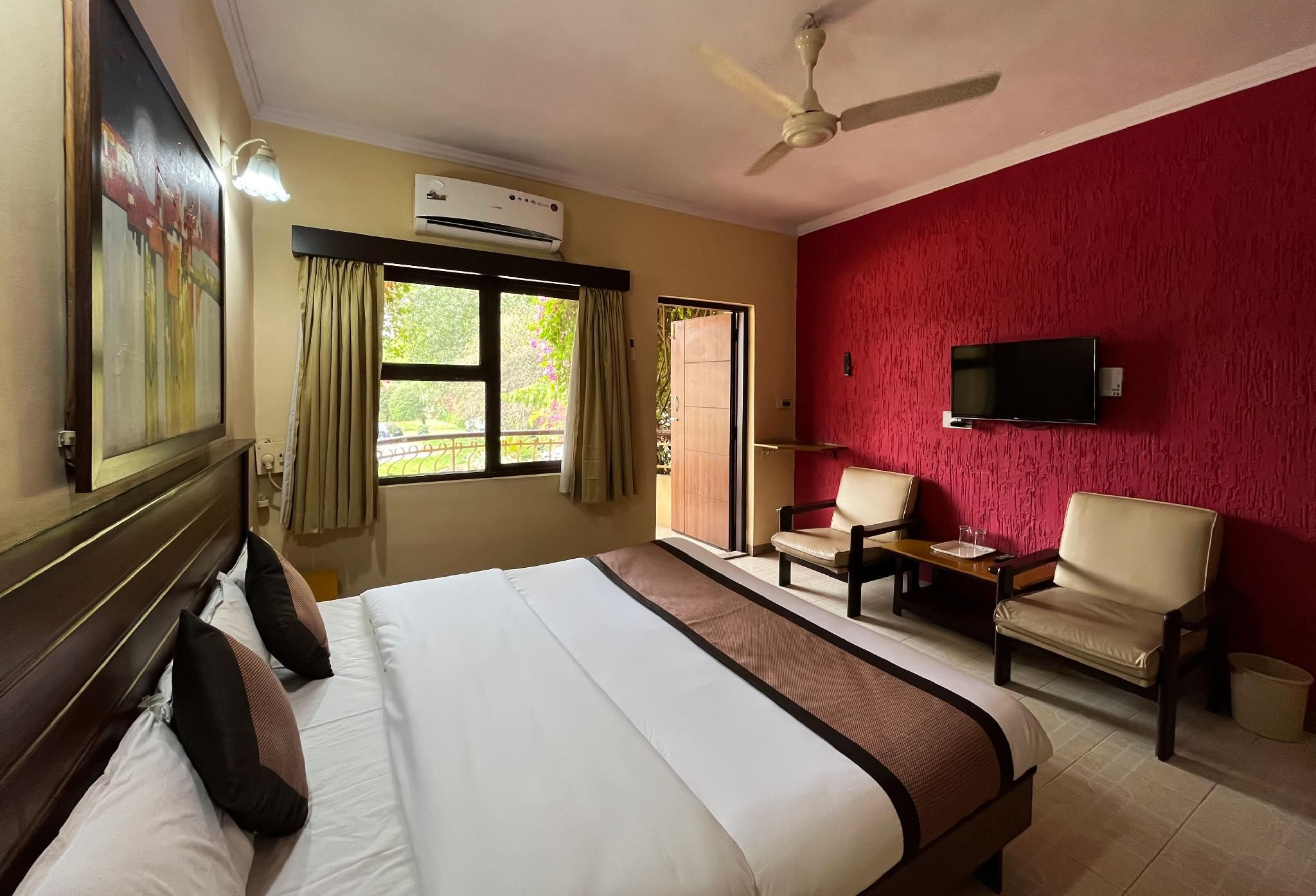 Hotel Sai leela - Shirdi Classic Room with Garden View 2