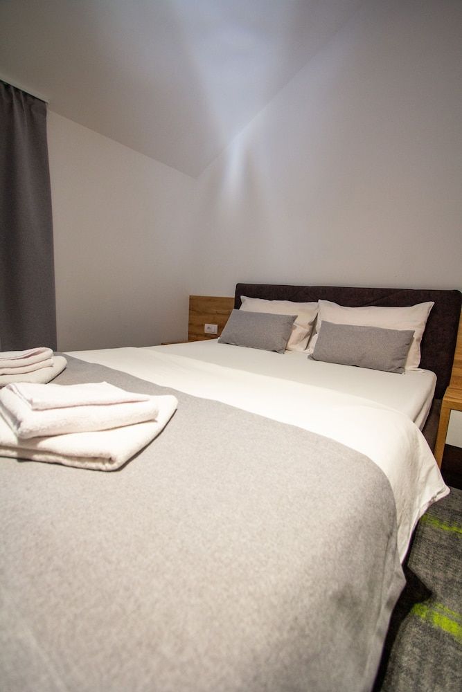 Hotel Grand Deluxe Double Room 2