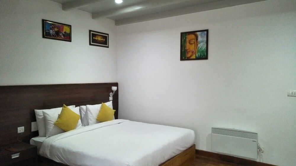 Superior Room, Hill View