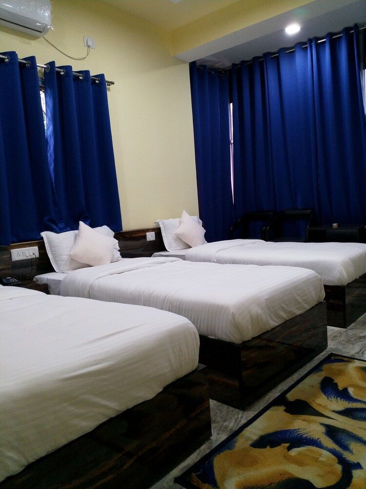 Tropical Suites Deluxe Room, Hill View 3