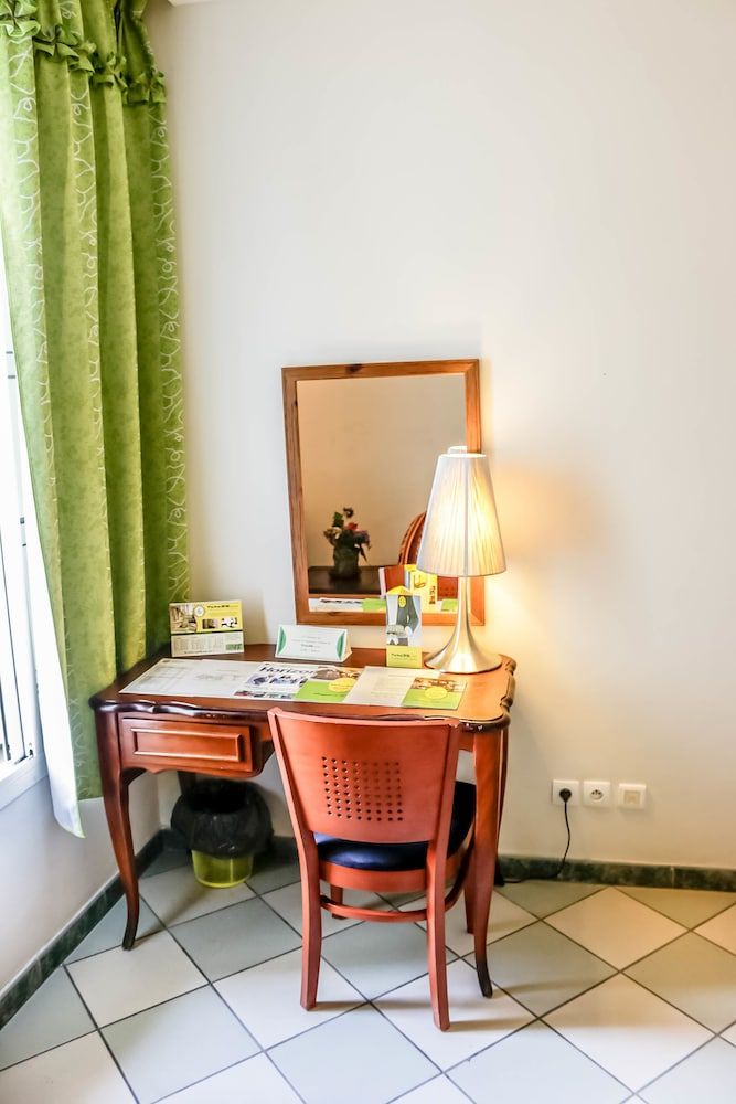 Tchero Hotel Senior Double Room, 1 Queen Bed 8