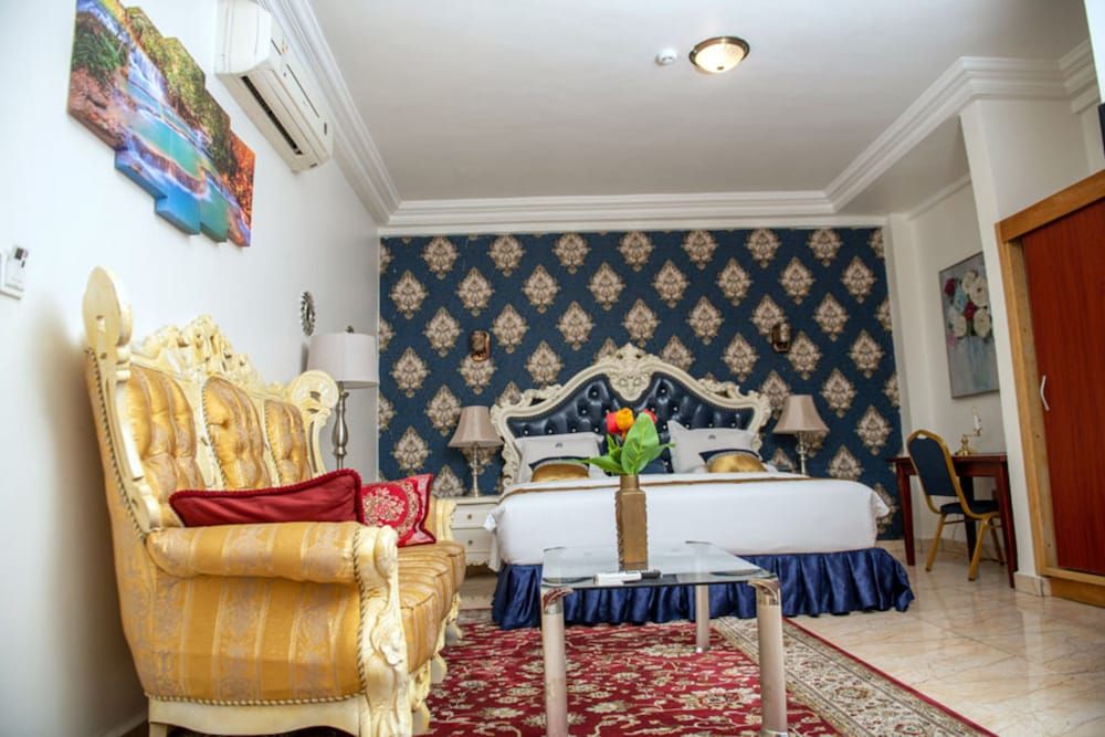 Marriot Metropolitan Hotel Deluxe Room 6