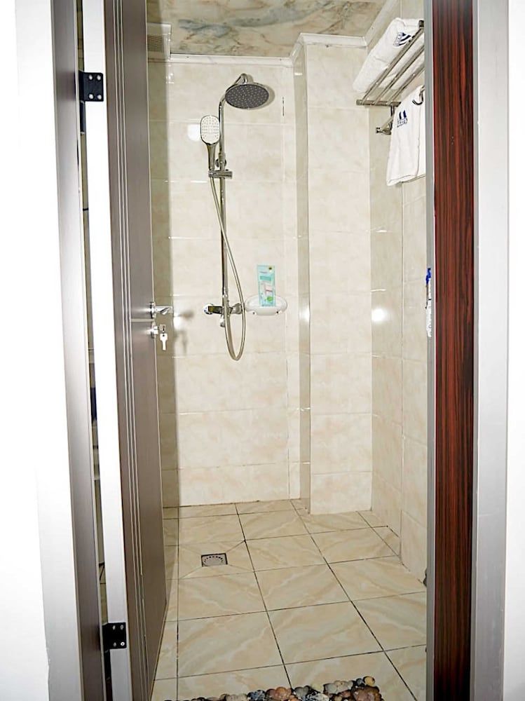 Marriot Metropolitan Hotel Deluxe Room 9