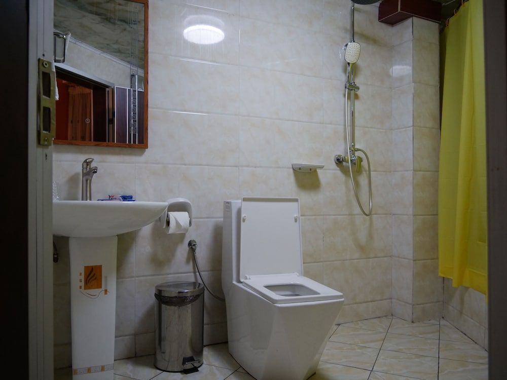 Marriot Metropolitan Hotel Standard Room 8