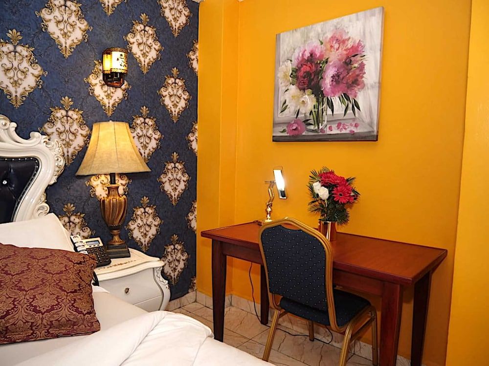 Marriot Metropolitan Hotel Deluxe Room 10