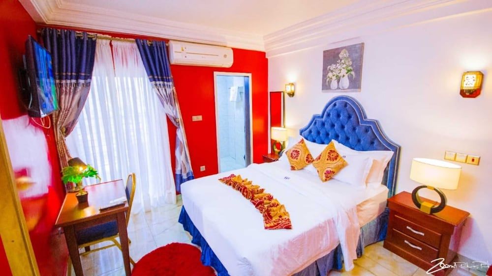 Marriot Metropolitan Hotel Standard Room 6