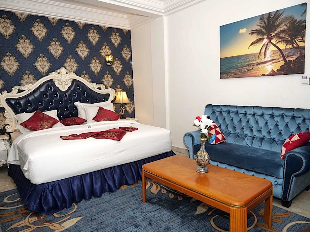 Marriot Metropolitan Hotel Deluxe Room 3