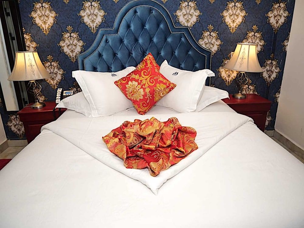 Marriot Metropolitan Hotel Standard Room 7