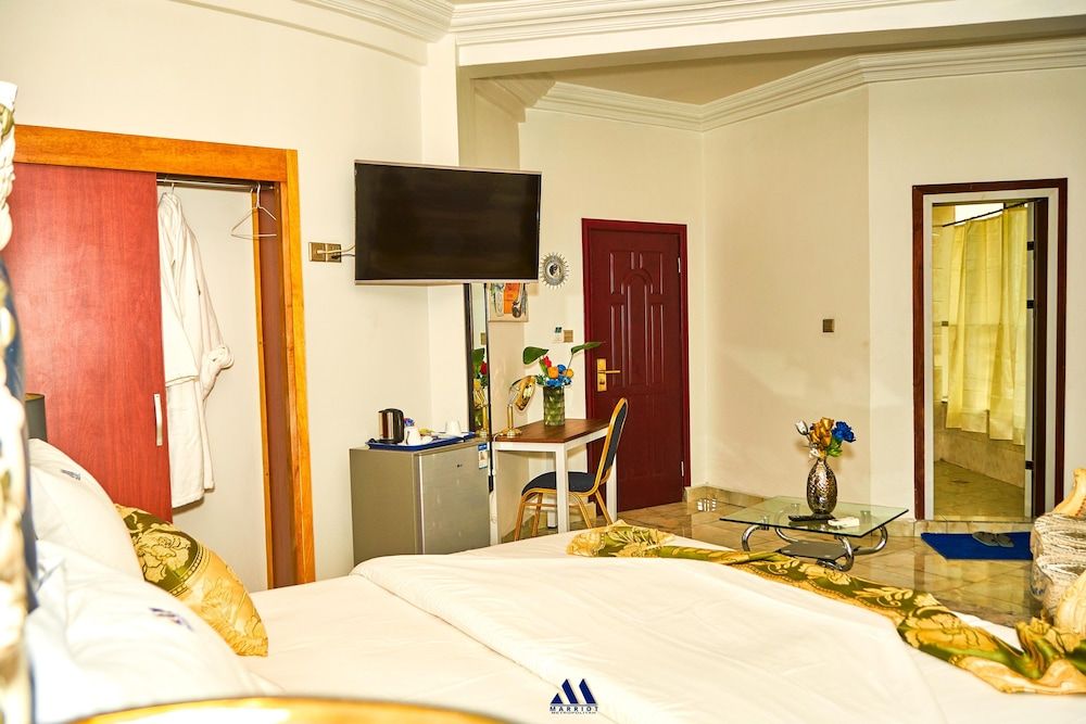 Marriot Metropolitan Hotel Executive Room 11