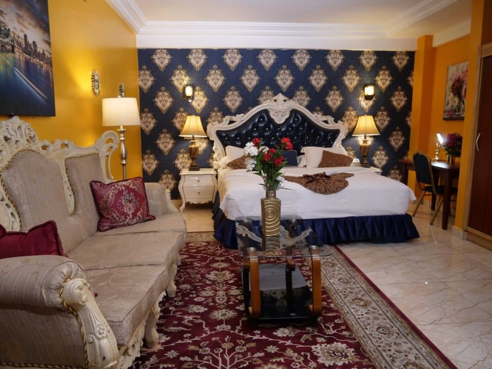 Marriot Metropolitan Hotel Executive Room 6