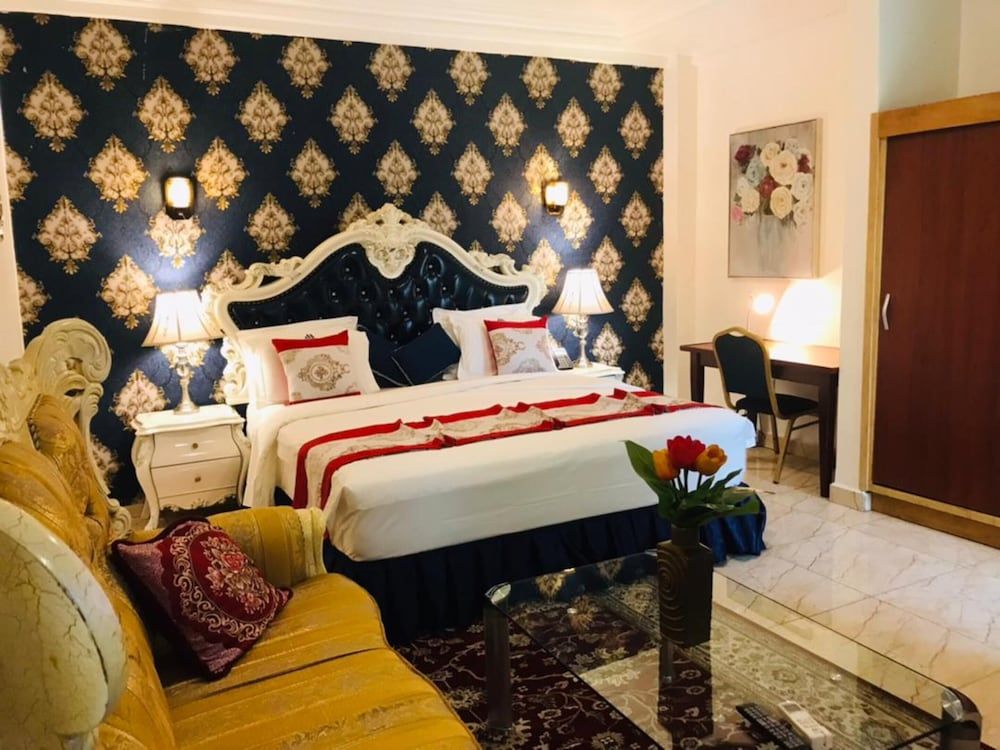 Marriot Metropolitan Hotel Executive Room 5