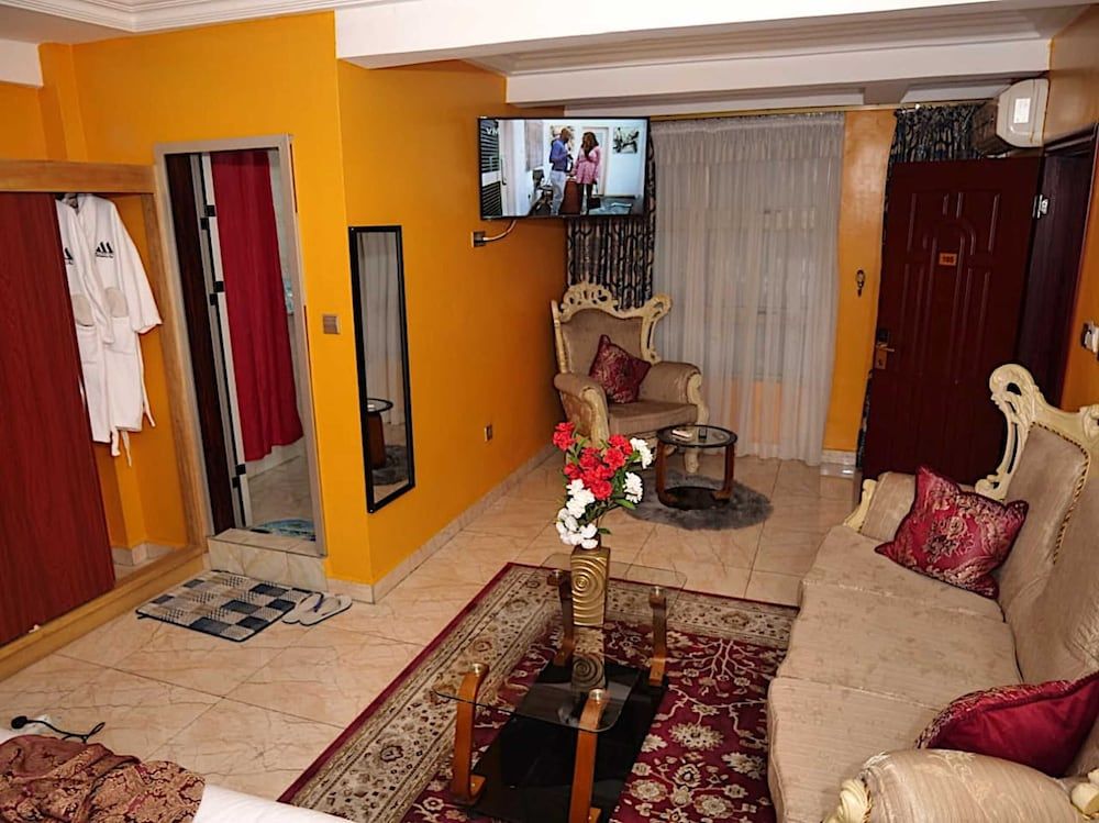 Marriot Metropolitan Hotel Executive Room 12