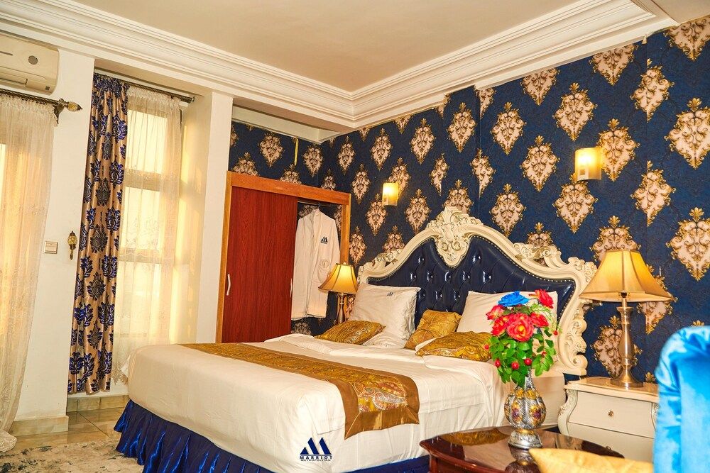 Marriot Metropolitan Hotel Deluxe Room 2