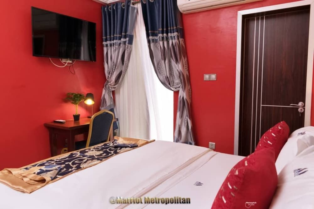 Marriot Metropolitan Hotel Standard Room 5