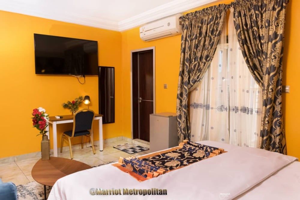 Marriot Metropolitan Hotel Deluxe Room 5