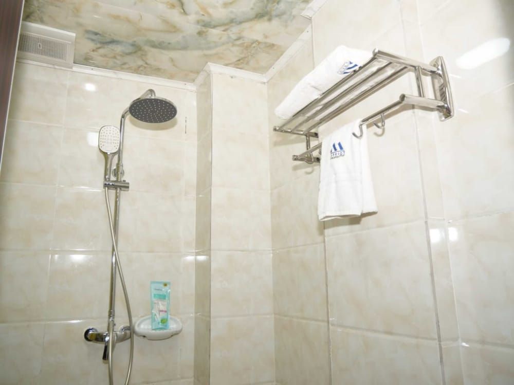 Marriot Metropolitan Hotel Deluxe Room 8