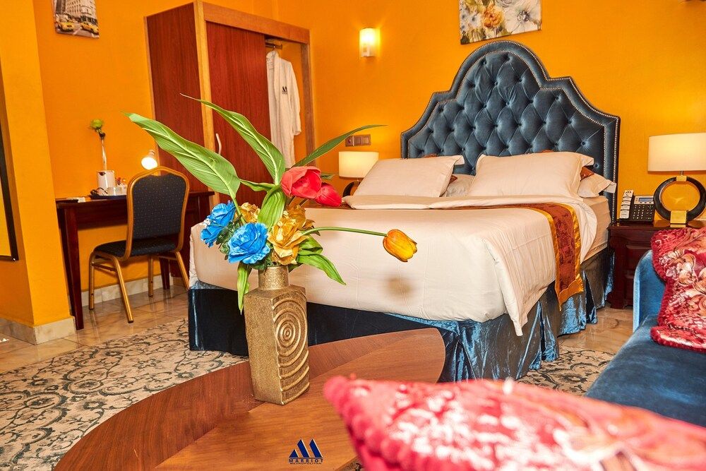 Marriot Metropolitan Hotel Standard Room 4