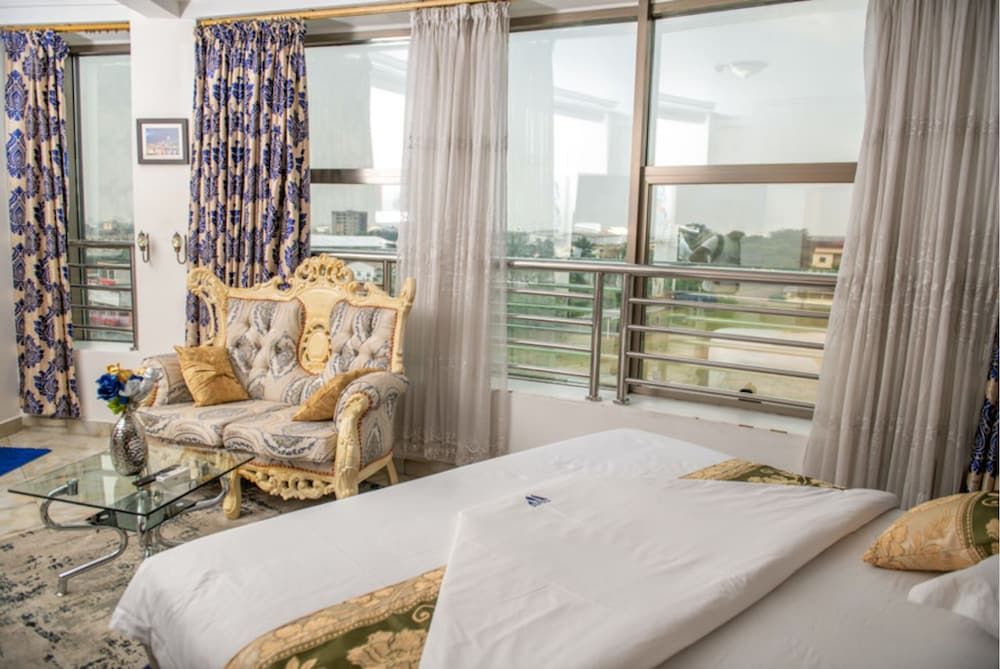 Marriot Metropolitan Hotel Executive Room 7