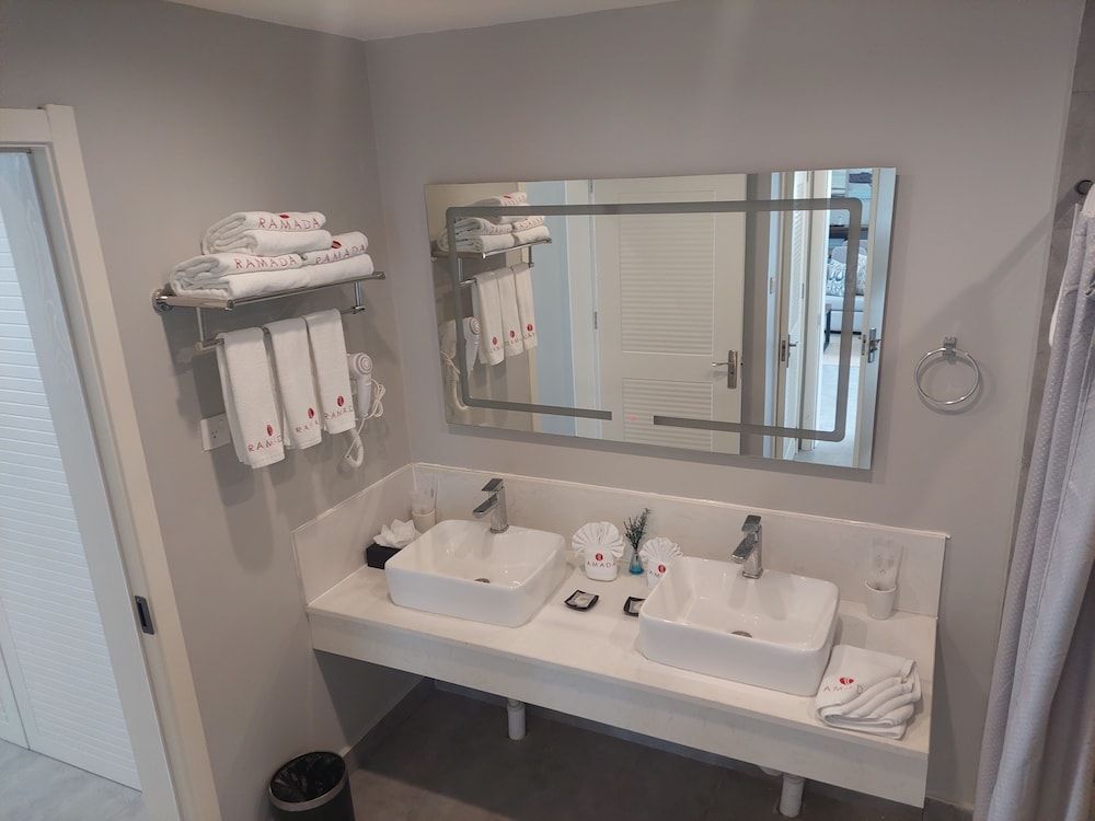 Deluxe Room, 1 Queen Bed, Non Smoking, Ocean View