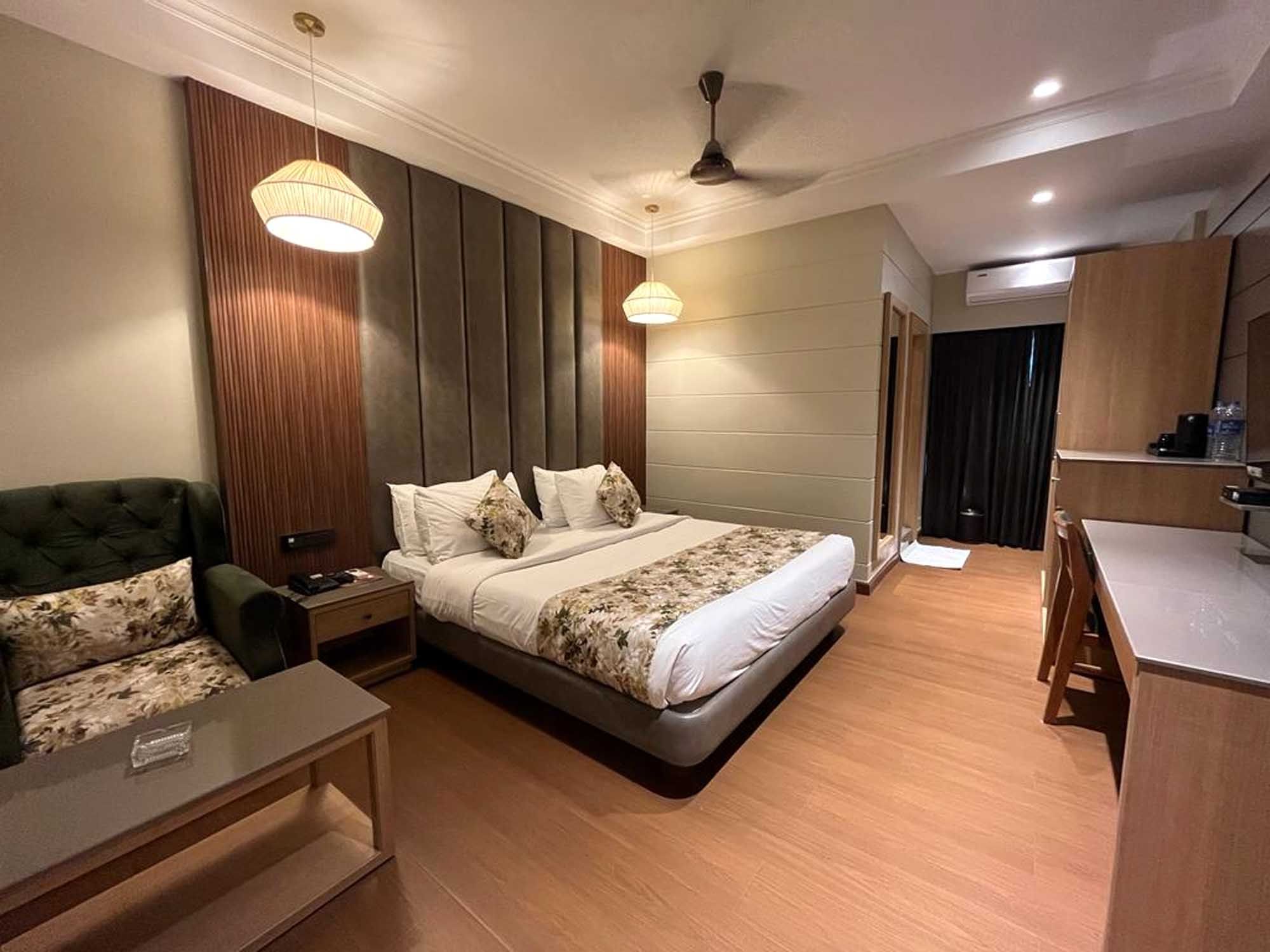 Cindrella Hotel Executive Room 8