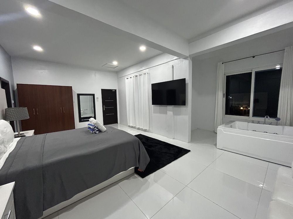 Luxury Villa (Top Floor)