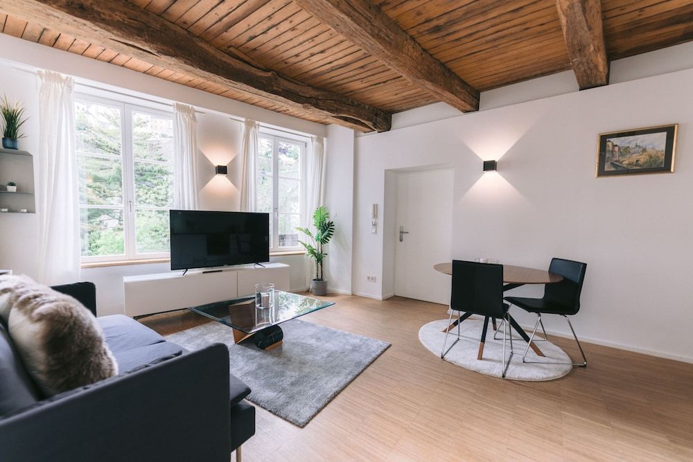 undefined Exquisite 1BR Apt in Old Town w Balcony 9