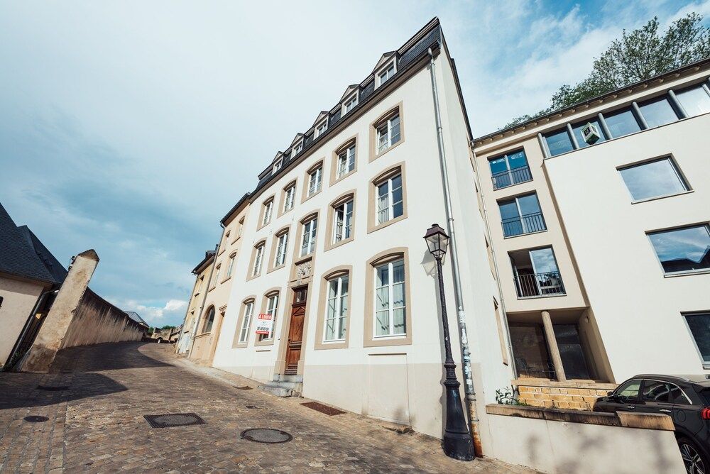 undefined Exquisite 1BR Apt in Old Town w Balcony 2