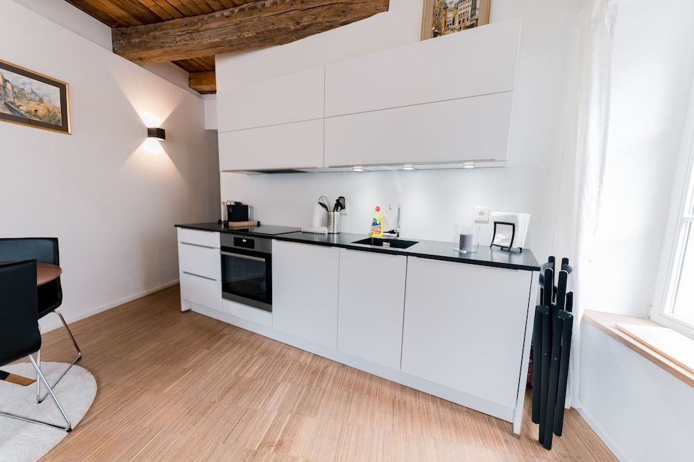 undefined Exquisite 1BR Apt in Old Town w Balcony 7