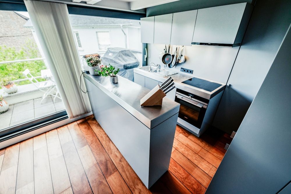 undefined Luxurious 1BR Apt w Prkg & Jacuzzi Btub 5