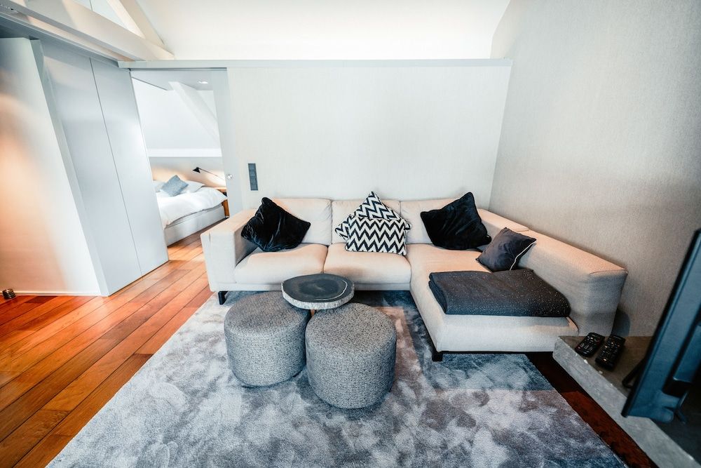 undefined Luxurious 1BR Apt w Prkg & Jacuzzi Btub 7