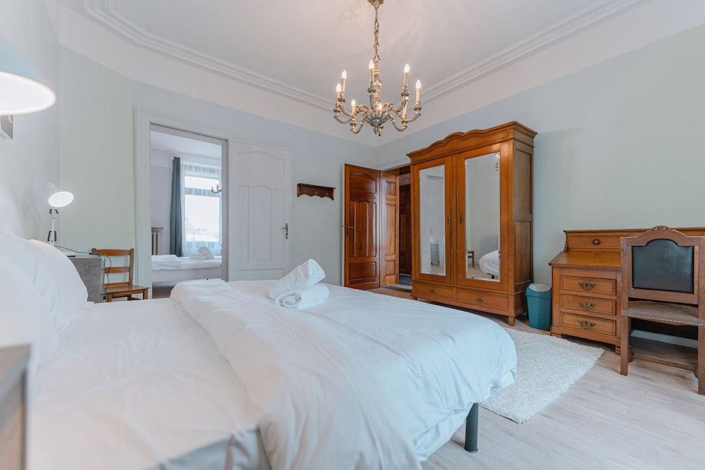 undefined Baroque Style Townhome Garden Patio Prkg 5