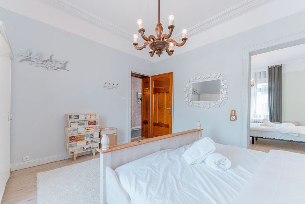 undefined Baroque Style Townhome Garden Patio Prkg 8