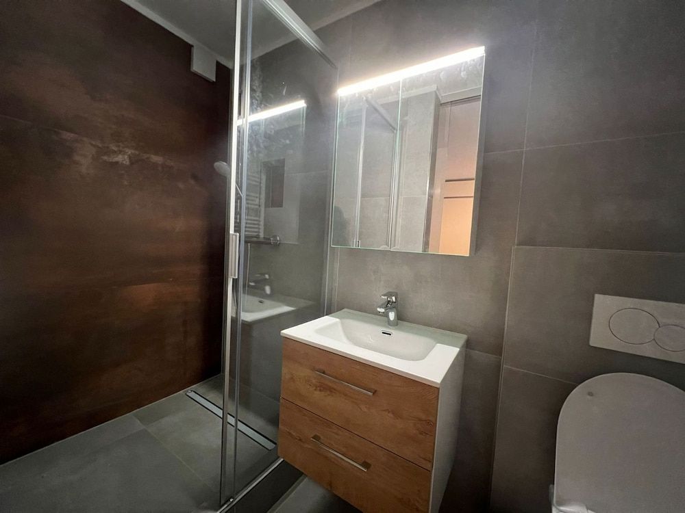 undefined Beautiful 2 BR Apartment in Grund 6