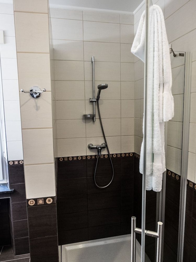 Hôtel Pax Triple Room 8