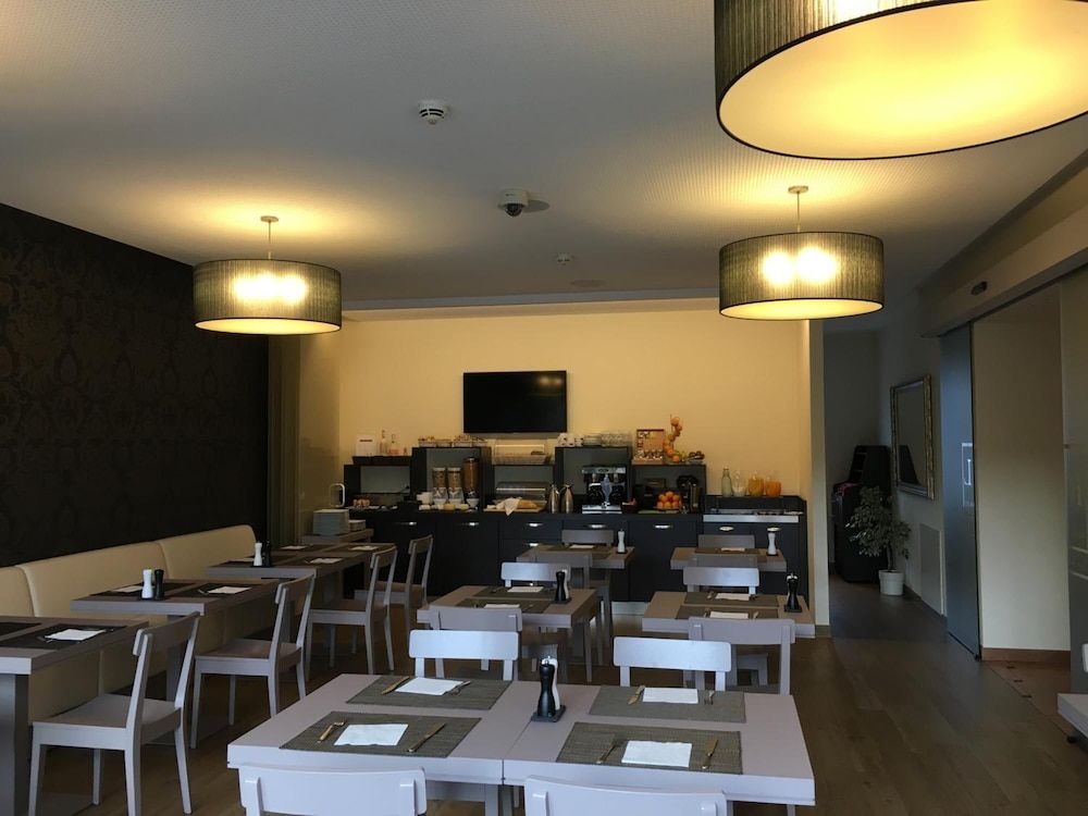 undefined Hôtel Pax 9