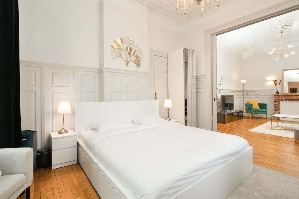 undefined VIP Suite Apartment - 5 min walk center 3