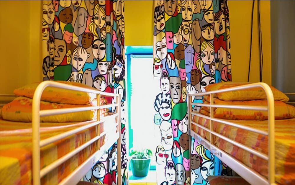 Funky Mamaliga Hostel Shared Dormitory, Mixed Dorm (6 beds) 2