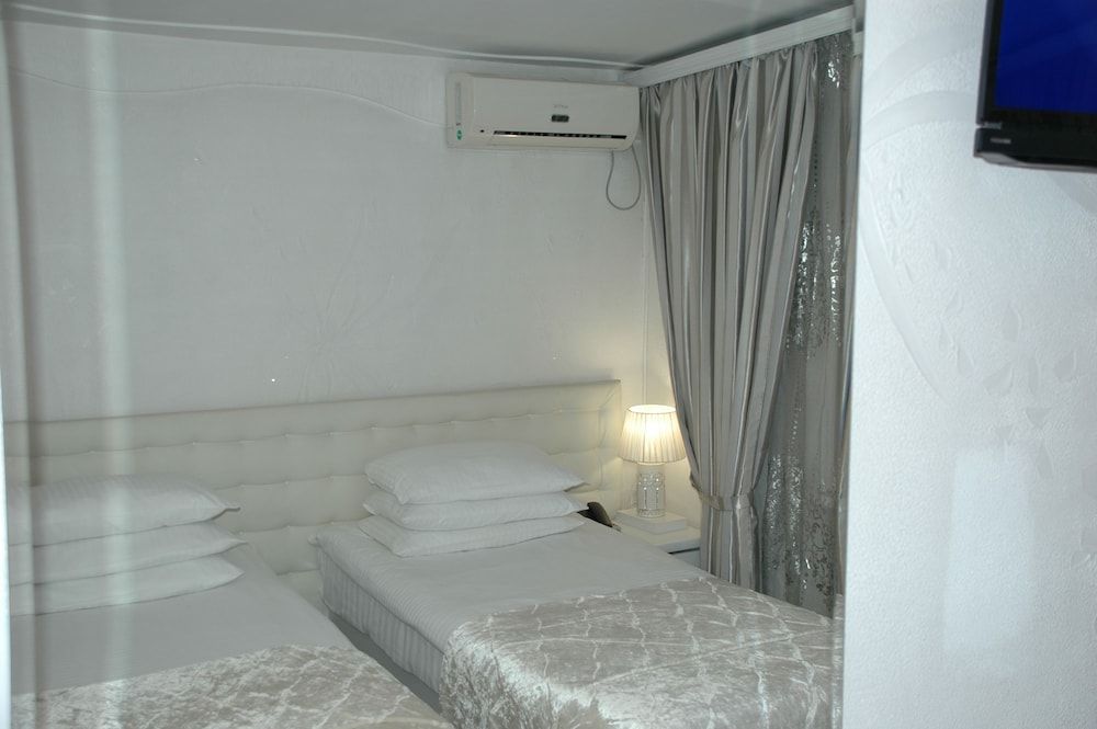 Bella Donna Hotel Standard Twin Room 2
