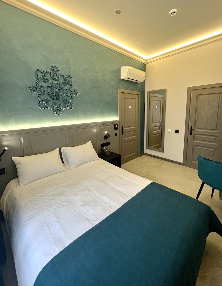undefined Richmond Hotel 5