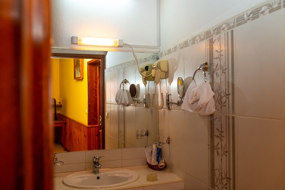 Amazone Hotel Tulear Superior Suite, Sea View 9