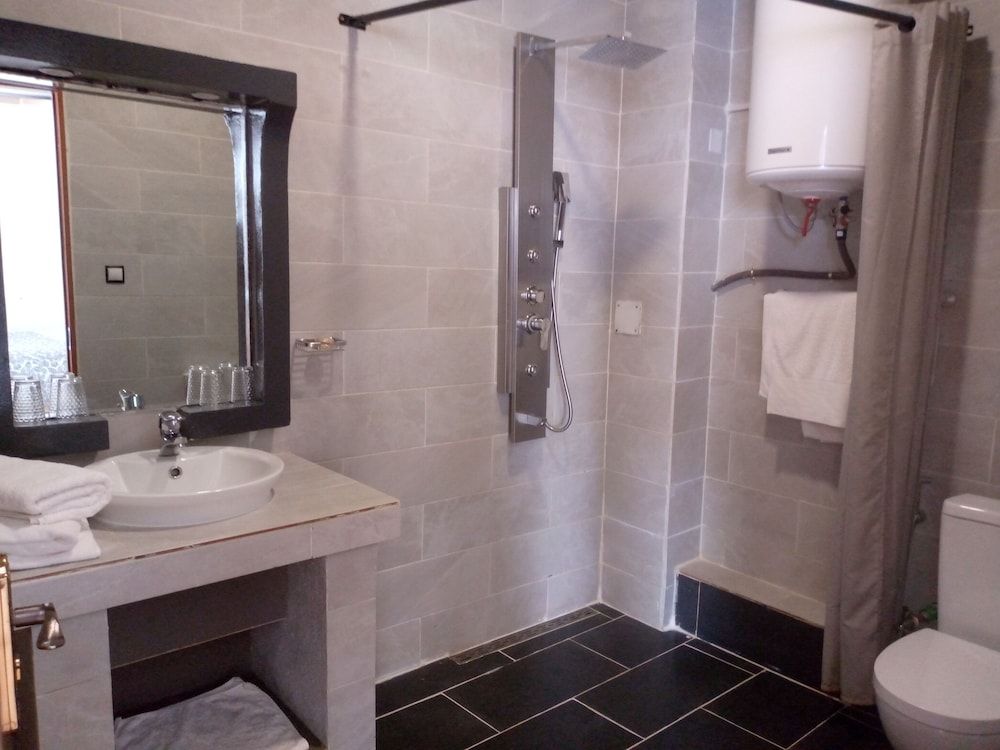 Menabe'l Deluxe Twin Room 5