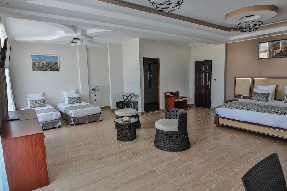 Menabe'l Deluxe Quadruple Room 3