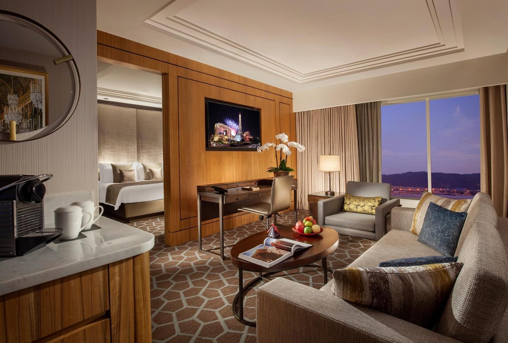 Lyon Premier Suite King